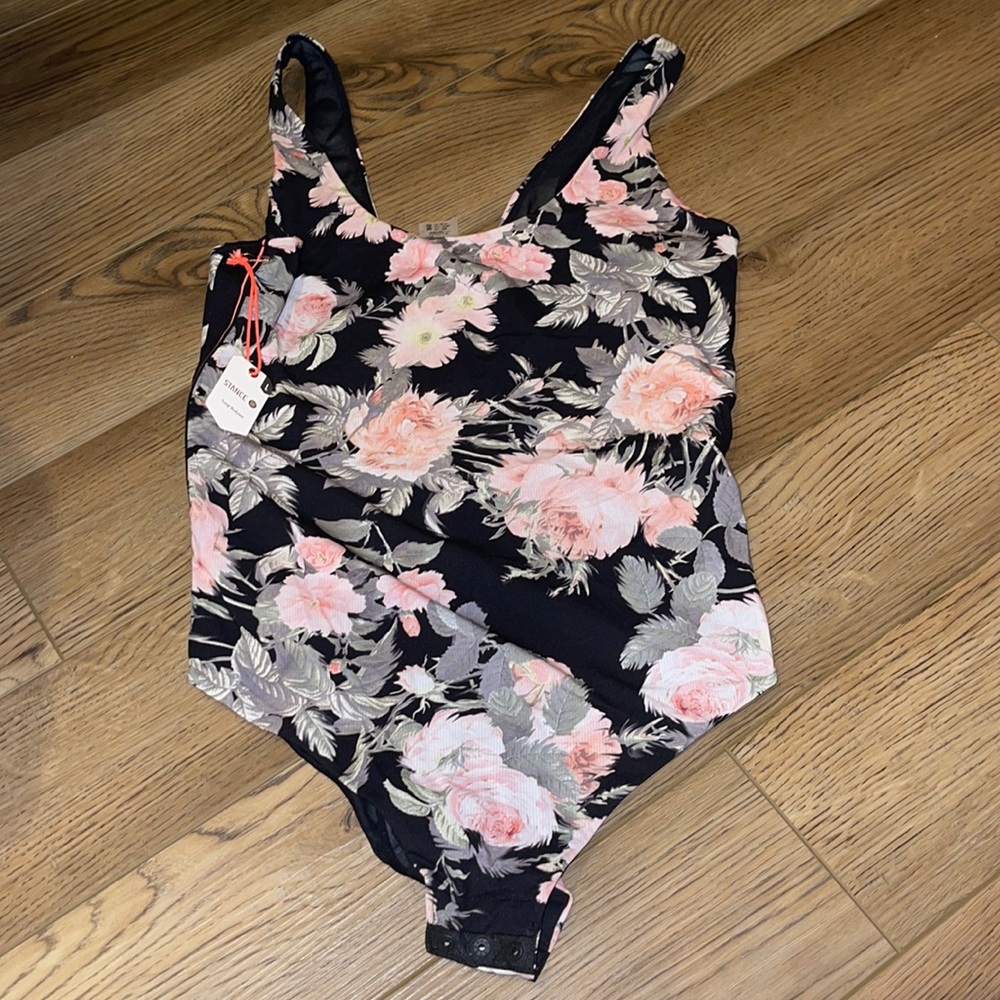 Stance scoop bodysuit - large